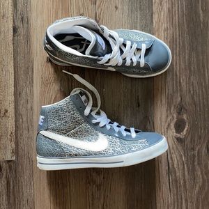 Nike High Tops with Silver Detailing - Size 8